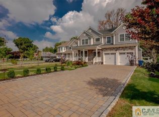 682 New Durham Rd, Metuchen, NJ 08840