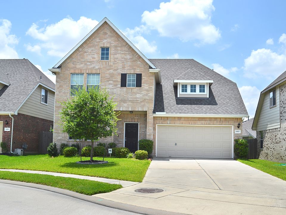 Exterior with very long driveway