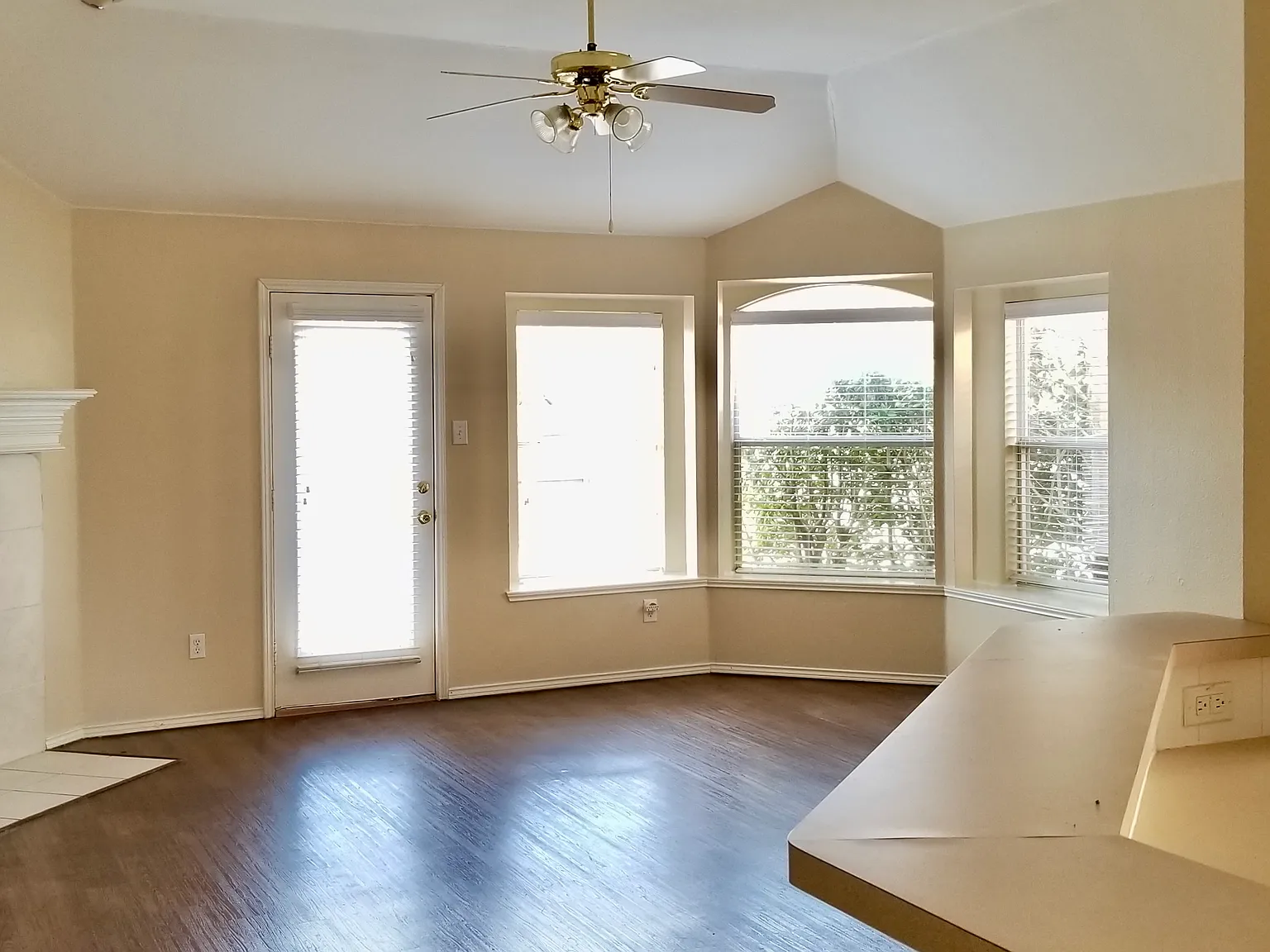 3 bed, 1853 sqft, $2,100 — Photo 4