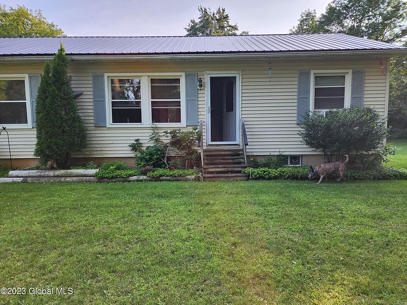 3rd image of 124 Arlene Avenue