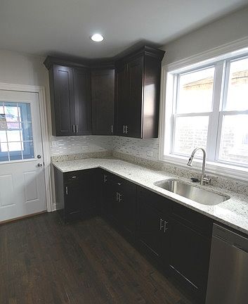 4th image of 9414 S Eberhart Ave