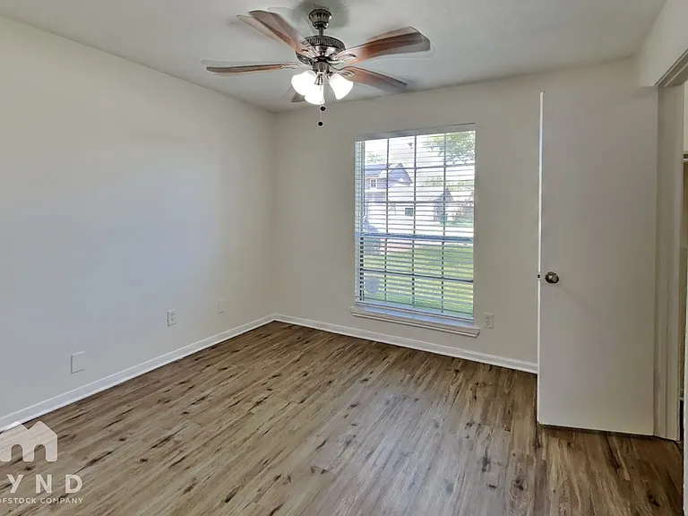 15831 Pryor Dr — Photo 12