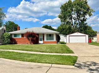 30493 Jo Ct, Roseville, MI 48066