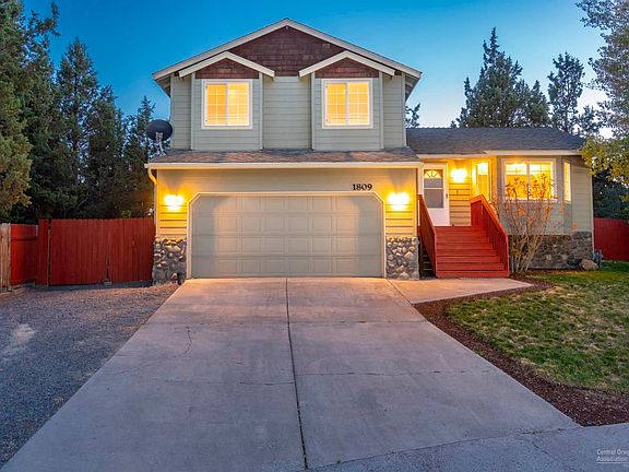 2nd image of 1809 SE Arborwood Ave #1