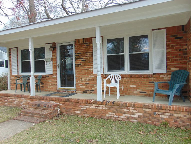 1st image of 1336 Pineview Ave