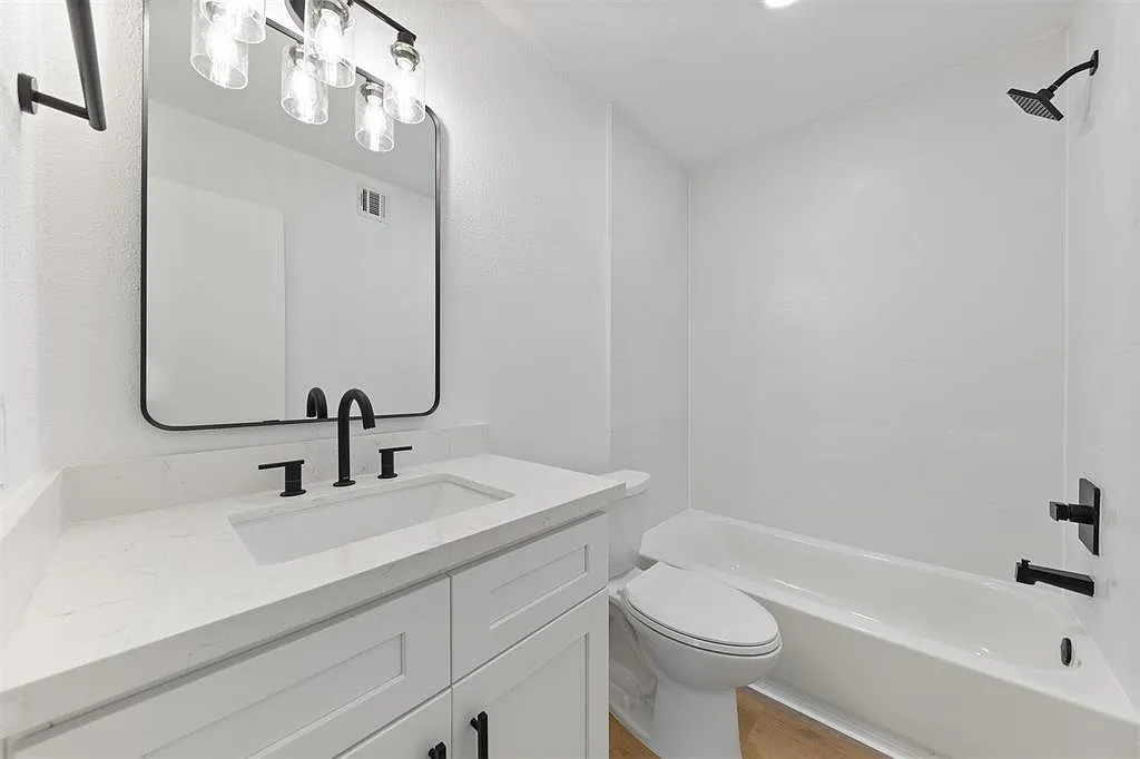 815 Lyle West Avenue - C — Photo 4