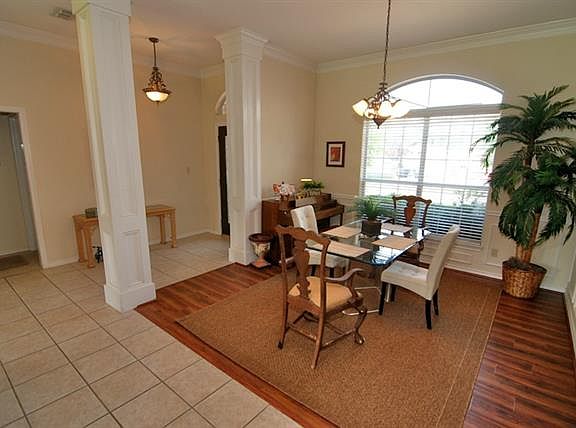 3rd image of 3913 Laramie Dr