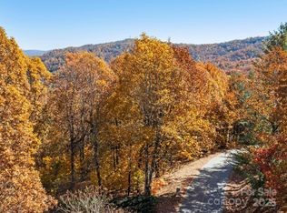 707 Overlook Dr, Flat Rock, NC 28731