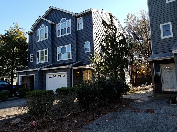 3rd image of 2181 Woodlawn Ave