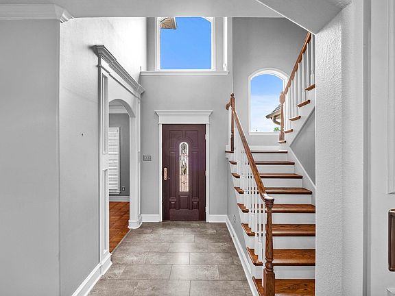 5th image of 711 Cobblestone Cir
