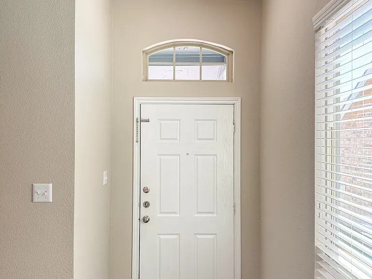 3407 Castleton Dr — Photo 4