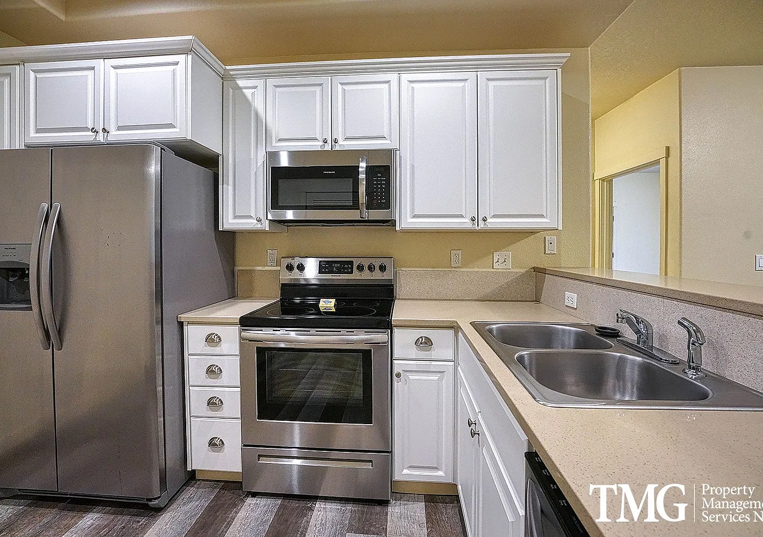 Beaverton Condo with Private Patio & Community Amenities — Photo 3