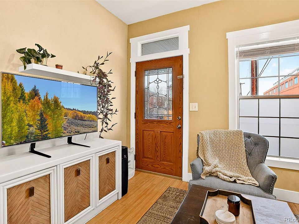 1st image of 420 W 7th Avenue
