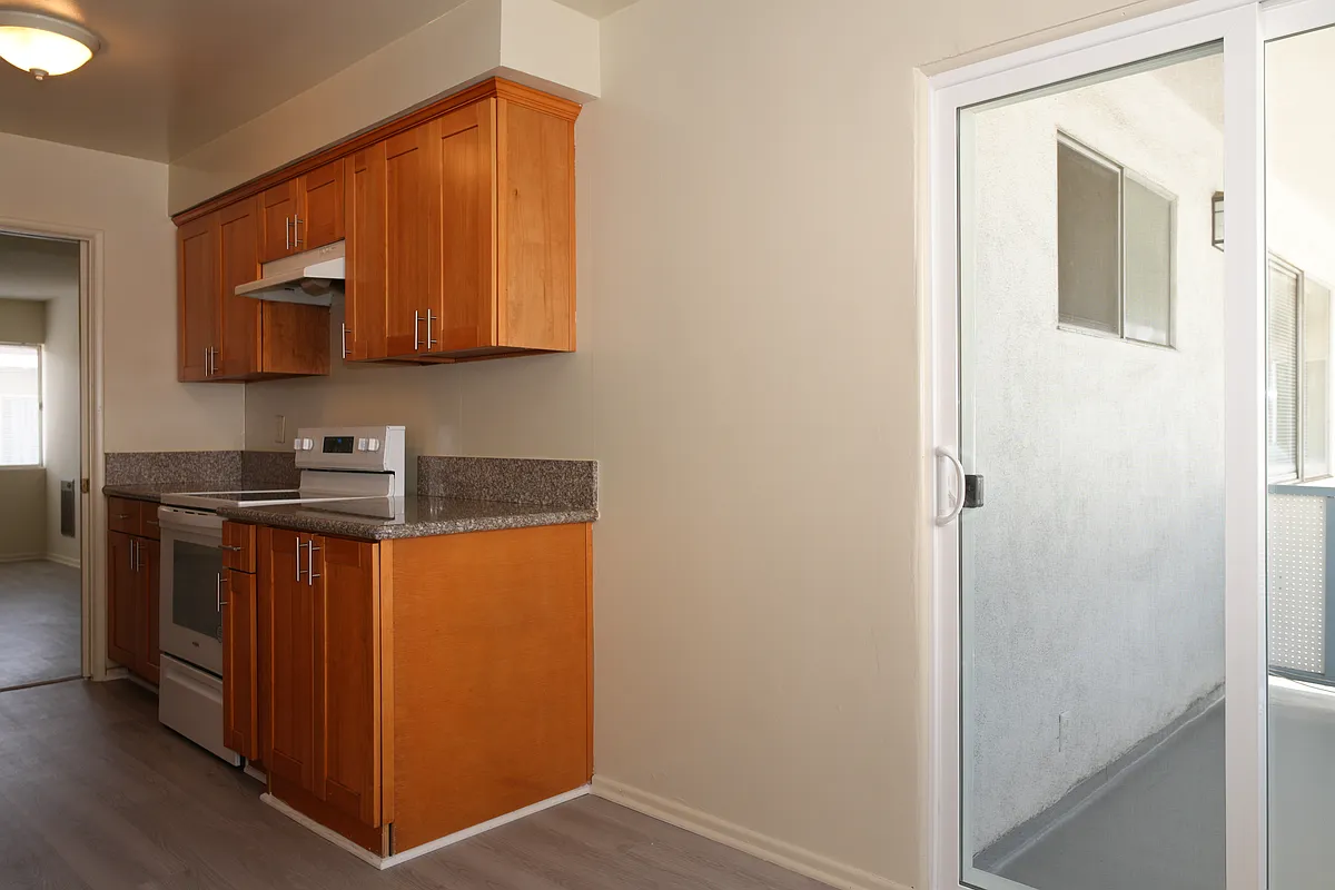 Building Photo - 1215 Lyndon St #7