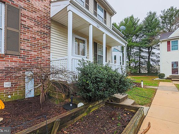 3rd image of 537 Park Manor Cir Unit 14