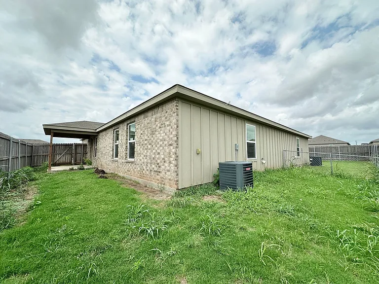906 Childress Dr — Photo 33