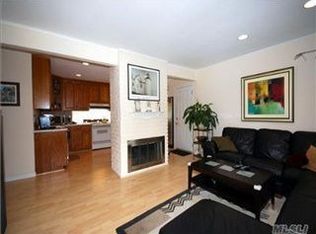 11 Rosewood Ln, Wantagh, NY 11793