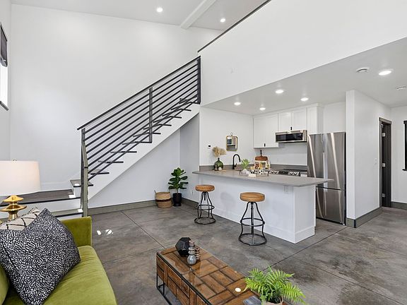 5th image of 2415 Pacific St #101