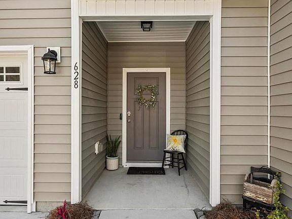 4th image of 628 Weeping Willow Lane