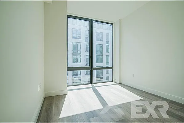 Rented by EXR | media 10