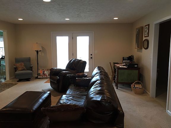 5th image of 557 Michael Dr