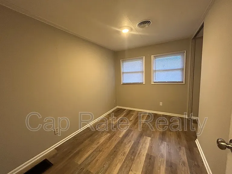 2163 Grasmere Ave — Photo 9