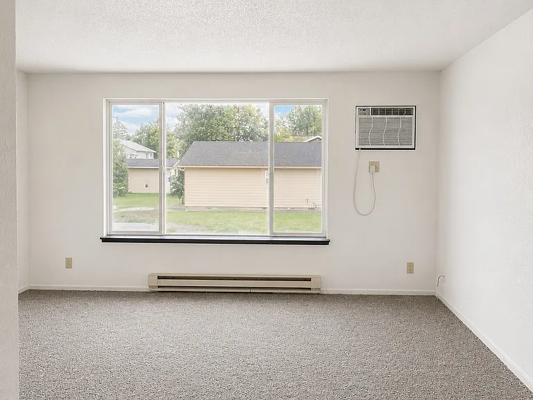 909 Broadview Dr #B — Photo 2
