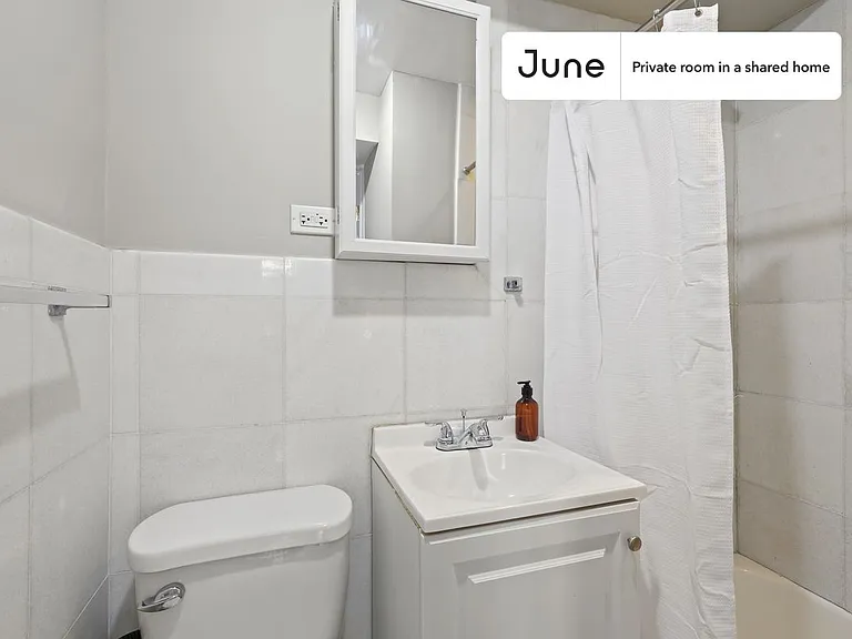 226 E 7th St #B — Photo 13