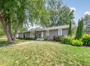 1019 Valley View Rd, Faribault, MN 55021