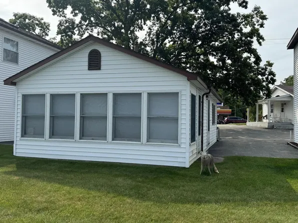 304 W Houghton Lake Dr, Prudenville, MI 48651