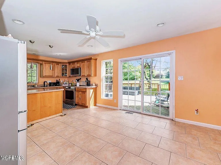 627 Eltone Rd — Photo 28