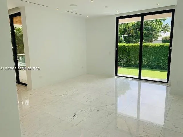 785 Harbor Dr — Photo 15