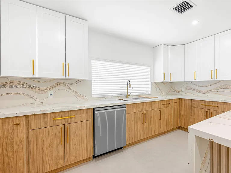 11835 SW 37th St — Photo 10