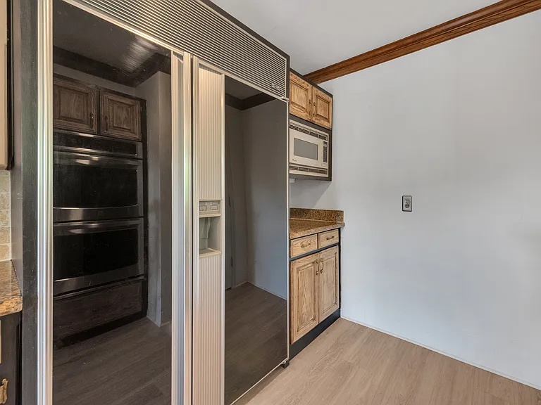 543 Indian Creek Dr — Photo 13