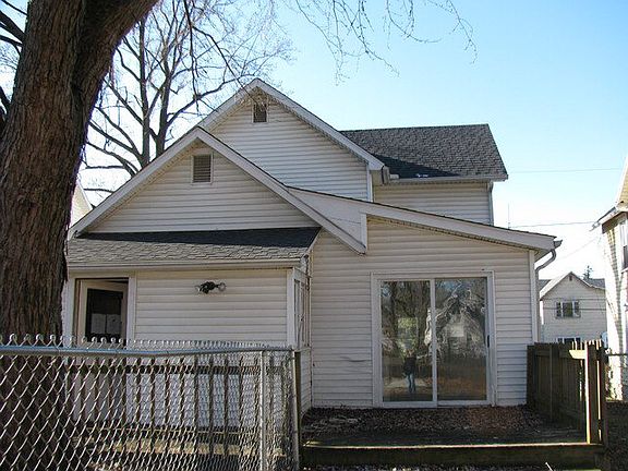 3rd image of 354 Blaine Ave