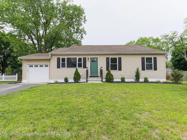 11 Glen Road, Howell, NJ 07731