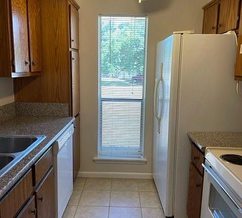 4th image of 728 San Saba Dr