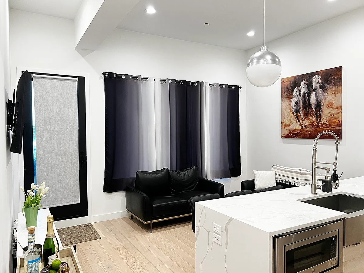 Building Photo - 360 Meridian St #4
