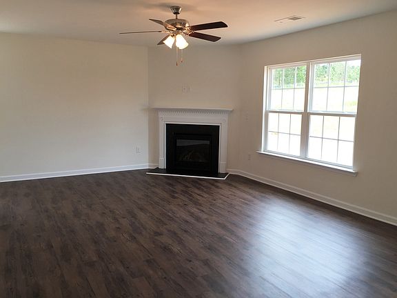 Family Room w/gas fireplace