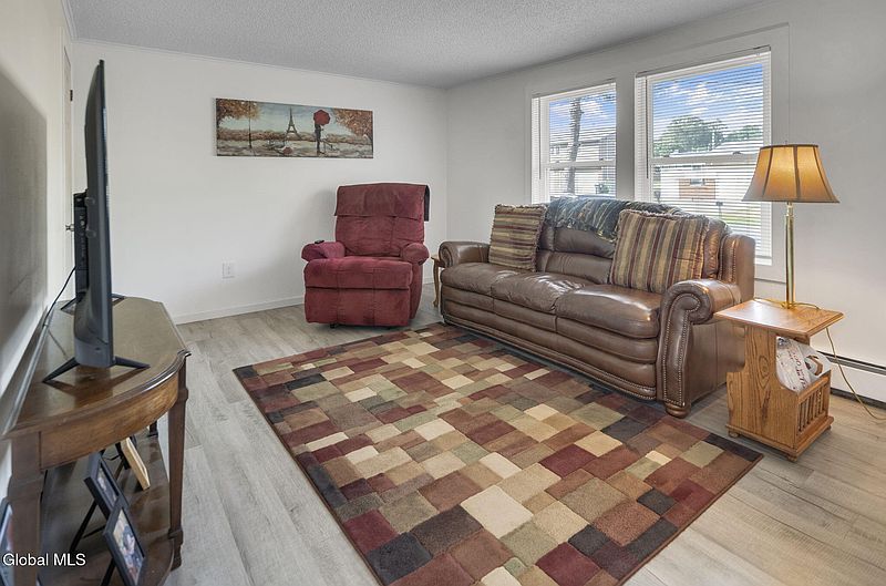 5th image of 27 Wendell Drive