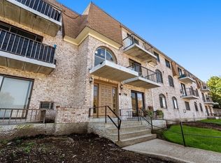 30 High St APT 303, Dedham, MA 02026