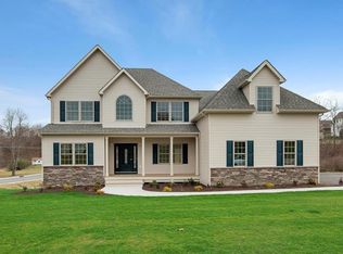 8 Gleneagles Ct, Monroe, NY 10950
