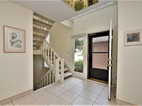 3rd image of 6 Windrush Ln