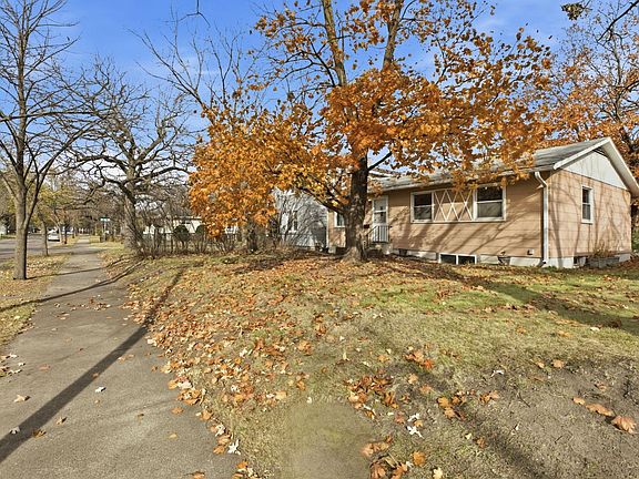 3rd image of 526 4th Ave NE