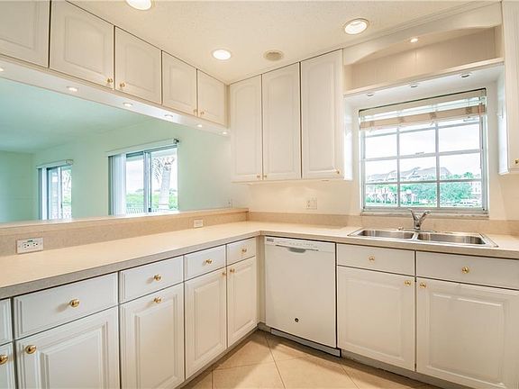 5th image of 8816 Bay Pointe Dr #205