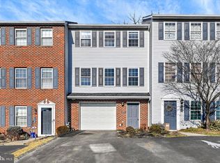 2256 N Point Dr, York, PA 17406