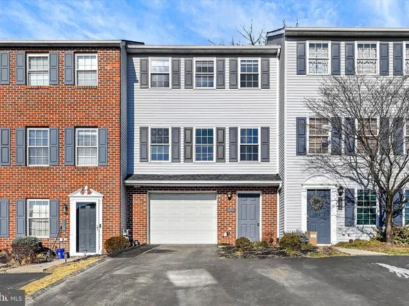 2256 N Point Dr, York, PA 17406
