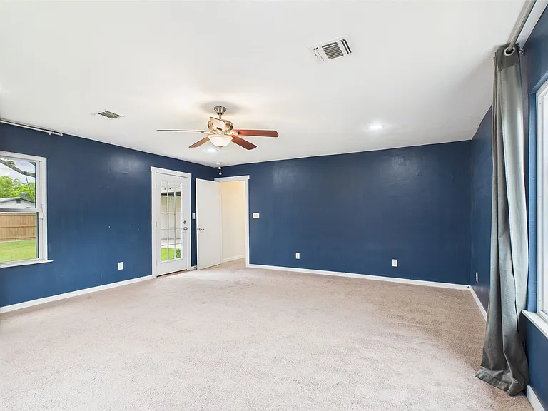 409 S Pear St — Photo 28