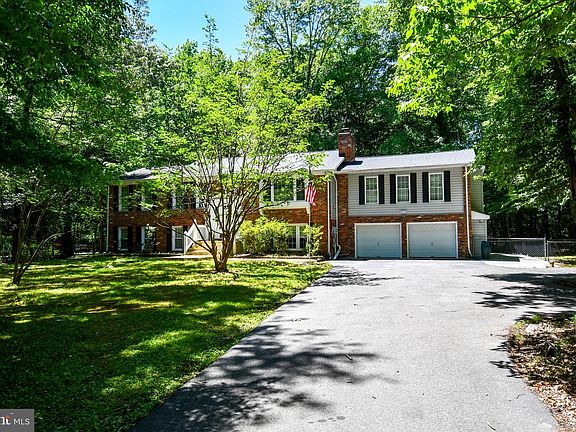 3rd image of 8870 Brook Dr