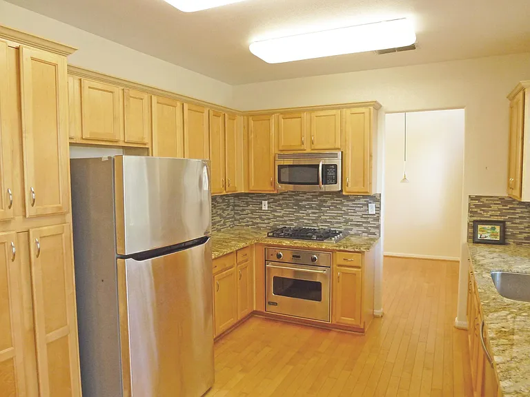 3907 Vistosa Ct — Photo 4